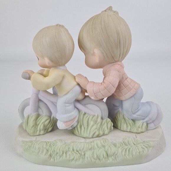 Precious Moments PM0032 Safe In The Hands Of Love 2003 Members Only Figurine - Picture 3 of 7